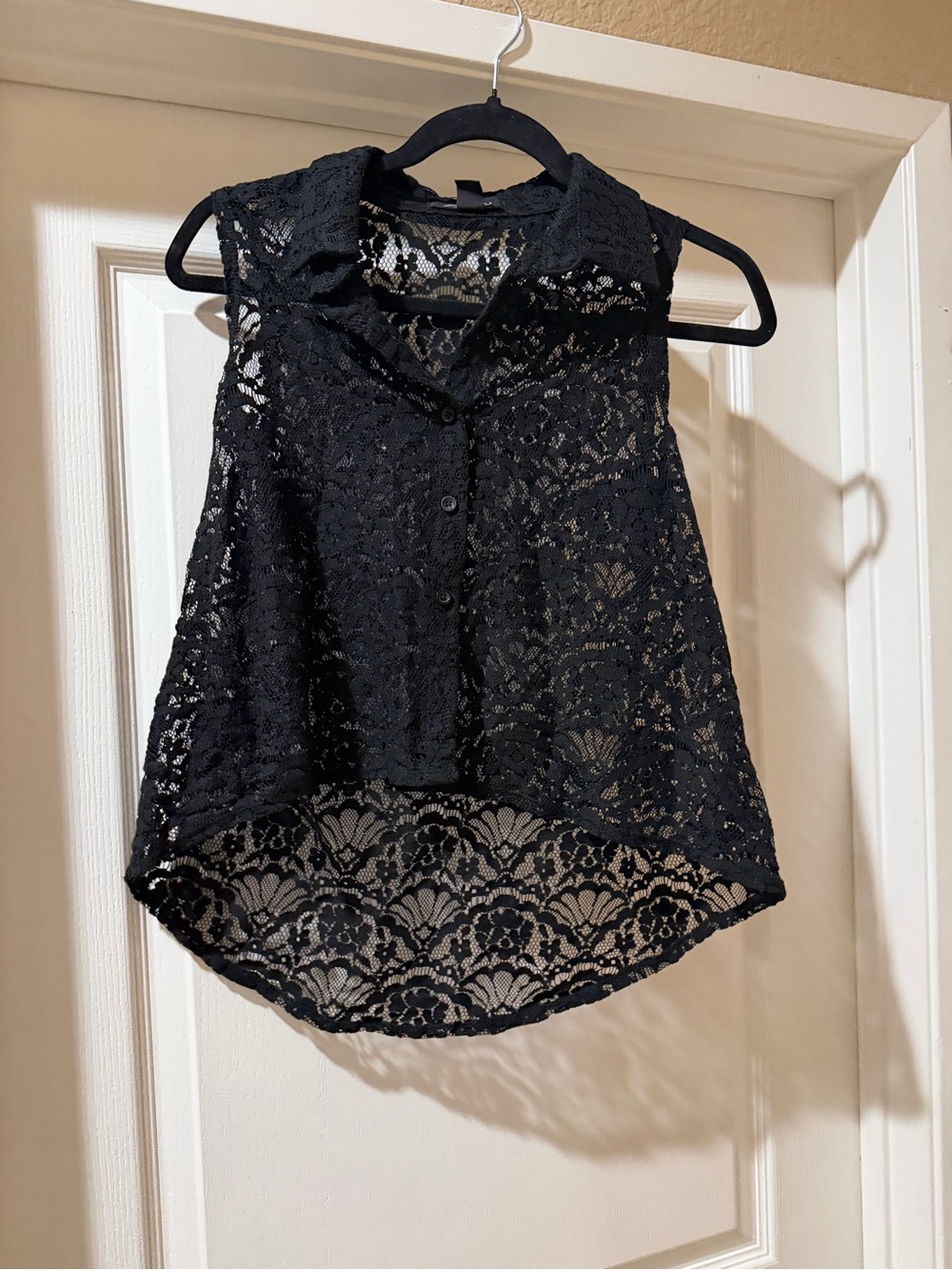 Women's Black Lace Sleeveless Lacr Button-Front Top
